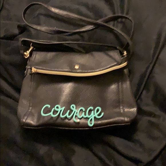 A PURSE THAT GIVES YOU A PEACE OF MIND - Picture 1 of 3